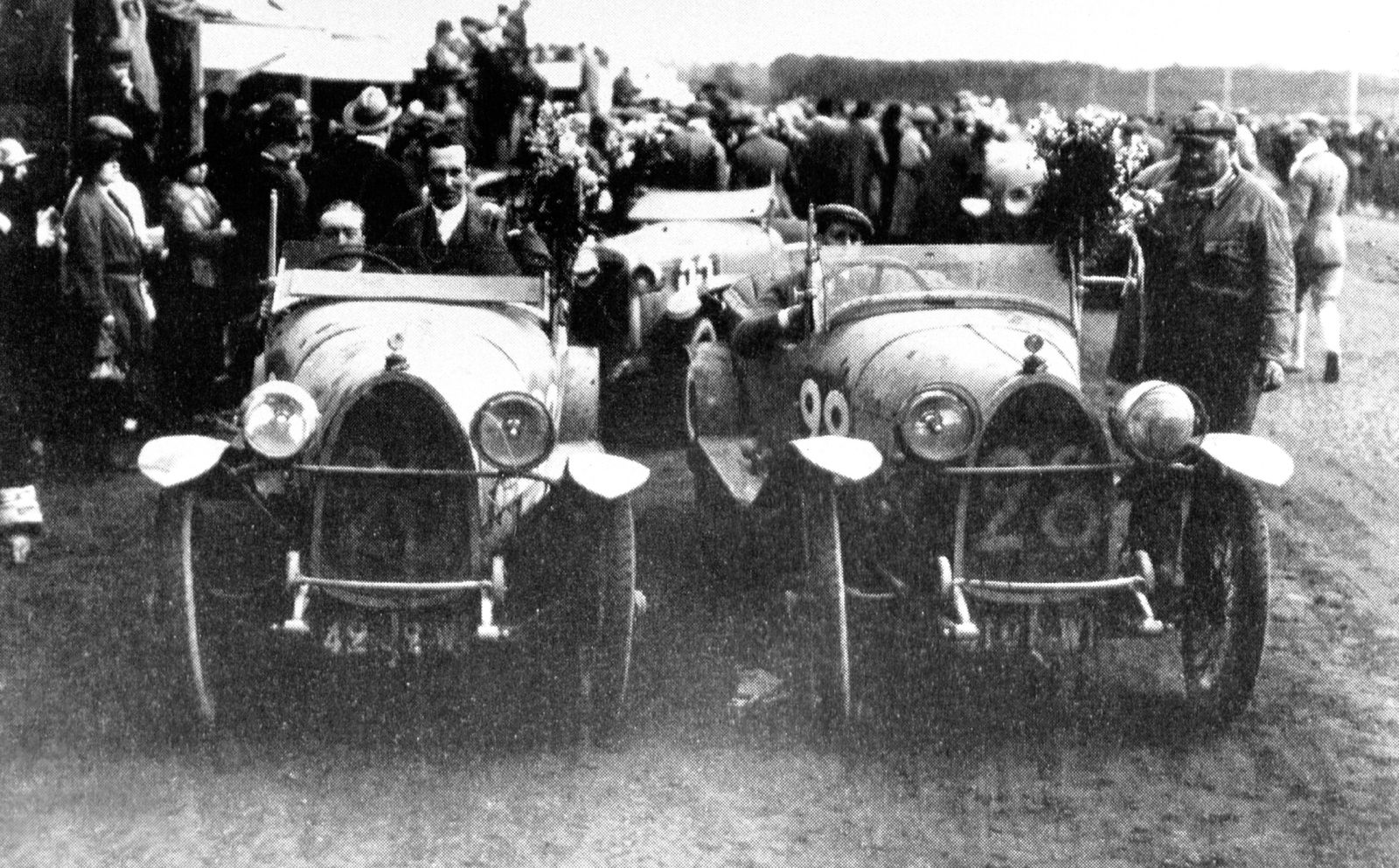 02 BUGATTI Le Mans Centenaire Semanal Clásico 